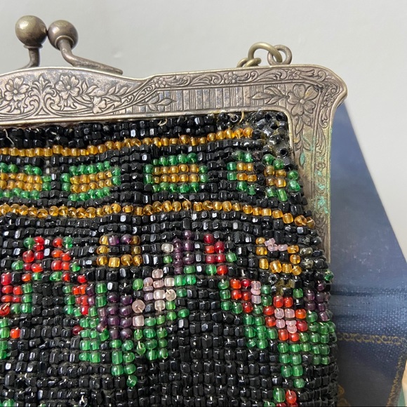 1920’s Glass Bead Floral Bag - Picture 4 of 13
